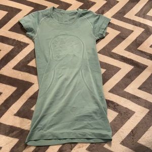 turquoise lululemon top